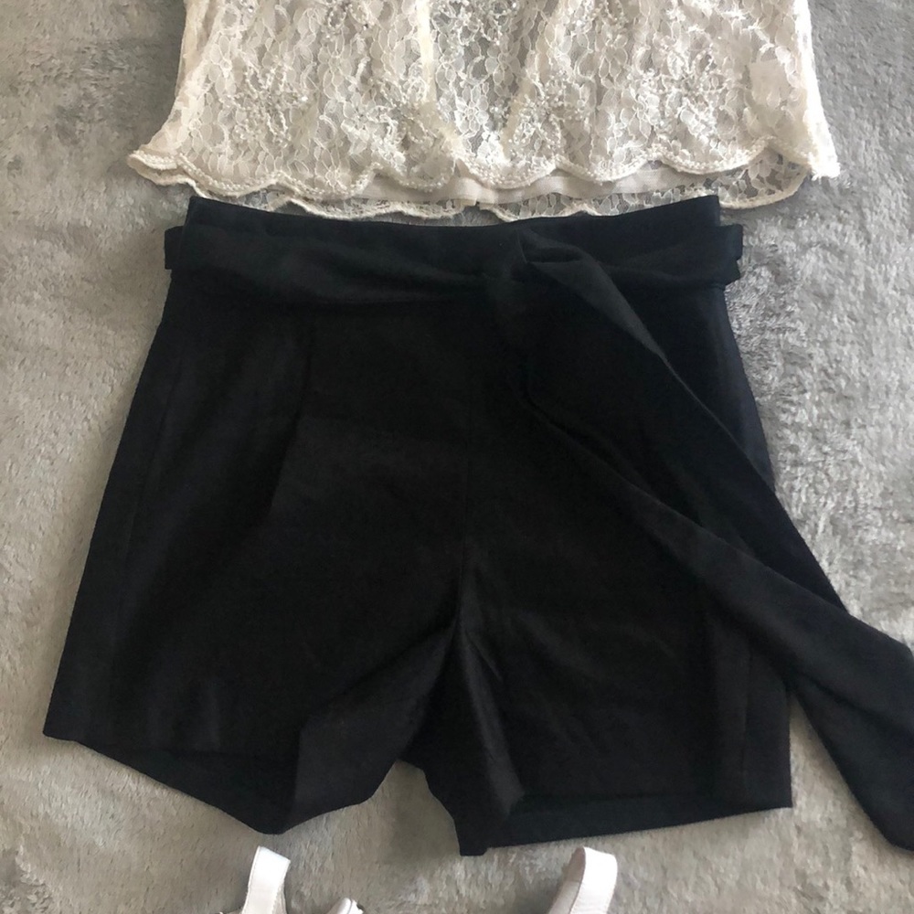 Adorable outfit! - Picture 3 of 4